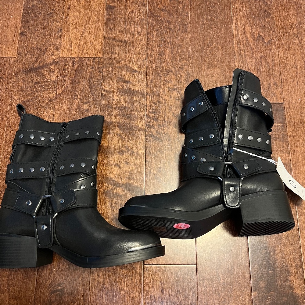 Design Concept Studio boots NWOT